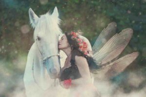 妖精などの不思議な存在と繋がる事は、別次元のエネルギーの力とともに未来を築いていくこと